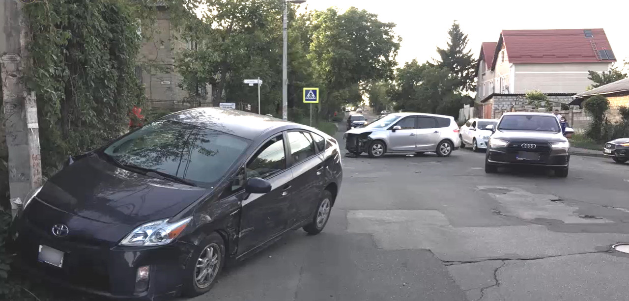 В Кишиневе за три дня произошло более ста ДТП.