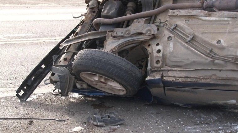 Убегая от полиции пьяный водитель опрокинул автомобиль.