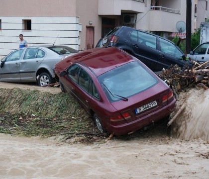 Cel putin 11 oameni au murit, inclusiv doi copii, in urma inundatiilor care au lovit joi nord-estul Bulgariei, relateaza CNN.