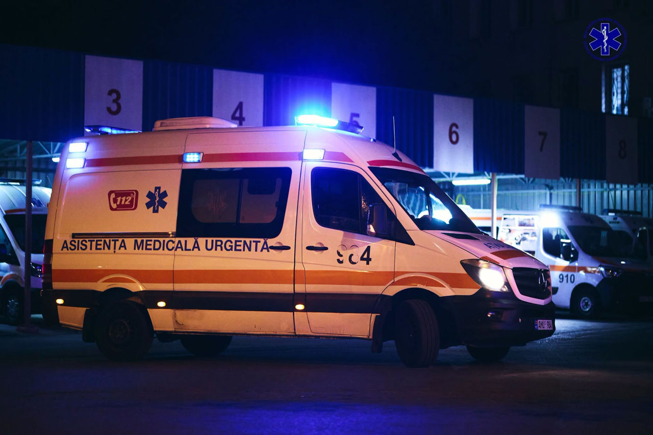 За неделю скорая помощь выезжала на 99 ДТП в Молдове: пострадали 32 ребёнка.