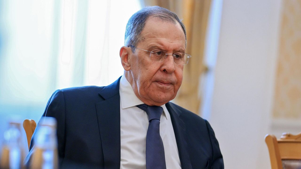 Лавров назвал "фейковой атакой" ситуацию в Буче.
