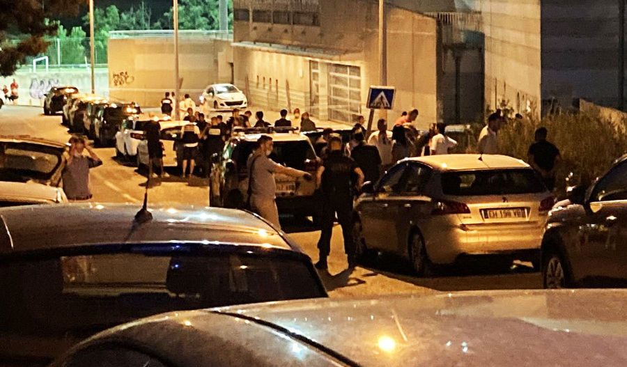 Во Франции человека застрелили во время футбольного матча.