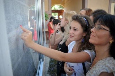 Doar trei din zece tineri din Republica Moldova reuşesc să se angajeze în ţară. Foto: mediafax.ro