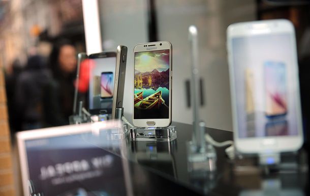 За фаворитами разместились китайские Huawei и Xiaomi.