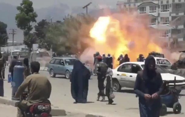Теракт в Кабуле: появилось видео подрыва смертника.