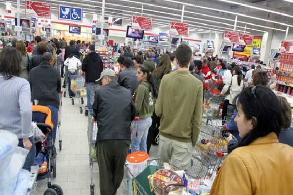 Un tânăr de 20 de ani din Republica Moldova a încercat să fure dintr-un supermarket din România.