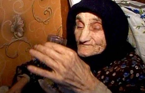  Vă prezentăm doar câţiva dintre cei mai bătrâni romani amintiţi în actele oficiale româneşti din ultimii 200 de ani.