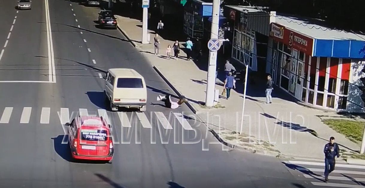 Шла в наушниках и смотрела в телефон: в Тирасполе сбили девушку.