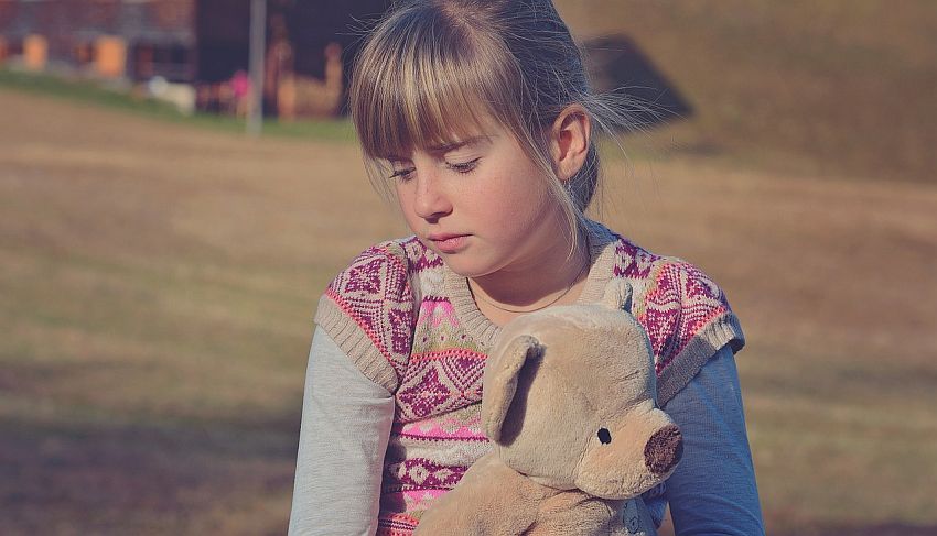 Două surori din raionul Criuleni nu merg la şcoală pentru că nu le permite bunica. Foto: centruldeparenting.ro