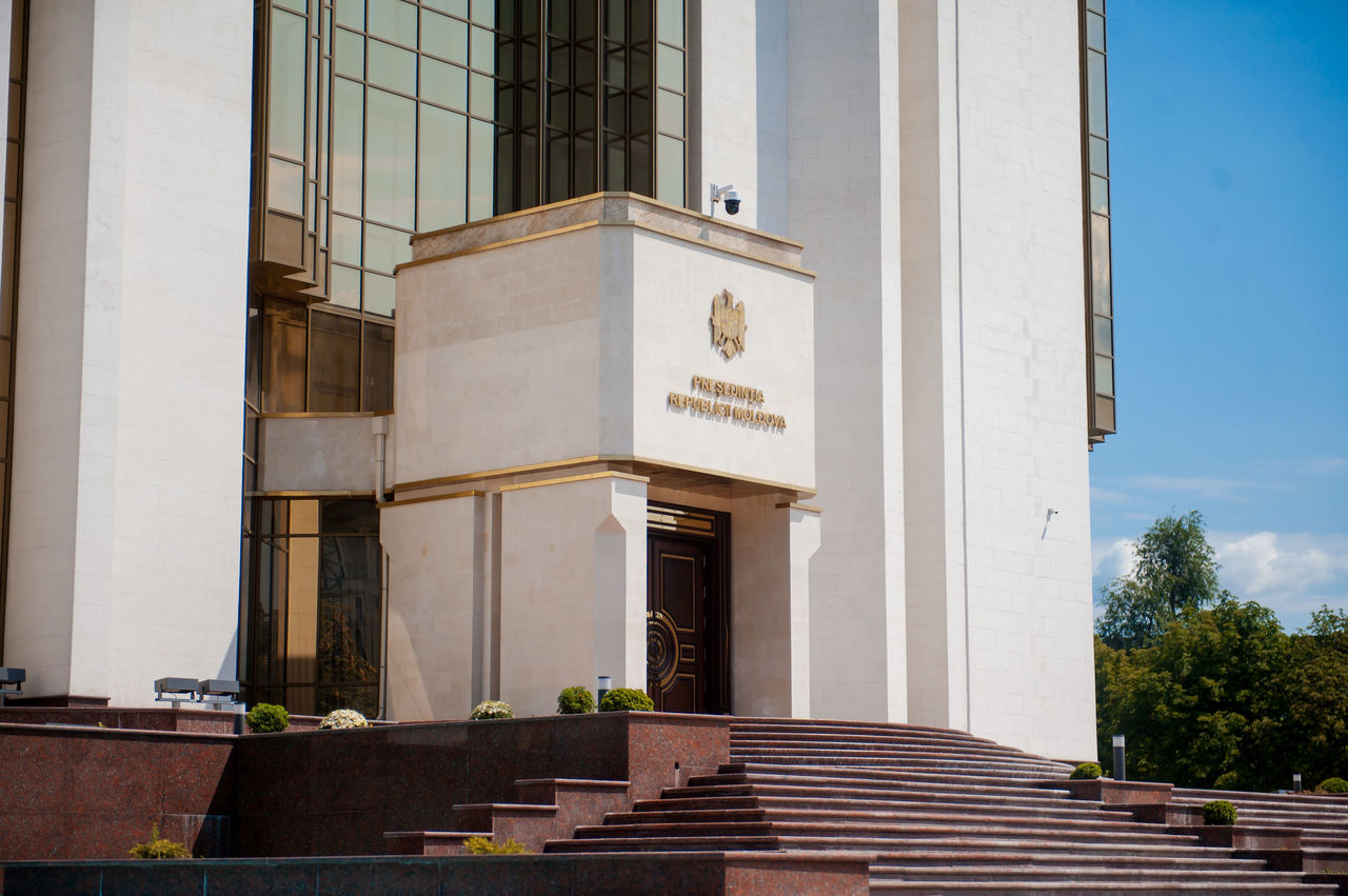Здание администрации президента до сих пор не сдали в эксплуатацию.