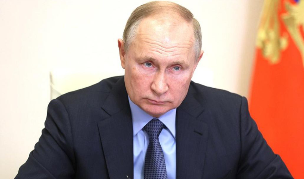 Путин подписал закон об уголовном наказании за фейки о ВС России.