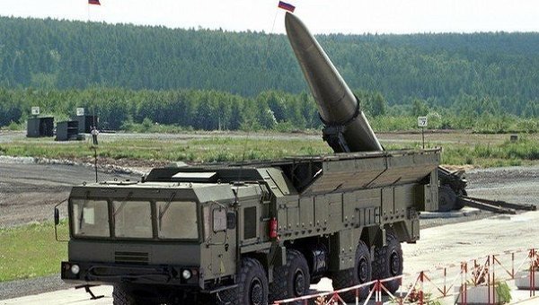 Оперативно-тактический ракетный комплекс "Искандер-М" предназначен для уничтожения различных наземных целей: ракетных комплексов, дальнобойной артиллерии, объектов и систем ПРО и ПВО. Фото: forum.militaryparitet.com