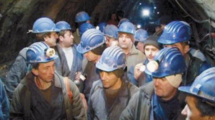Peste 900 de oameni sunt blocați în doua mine. Foto: antena3.ro