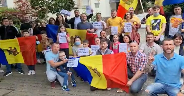 Молдаване во Франкфурте вышли на протест против решения ЦИК.