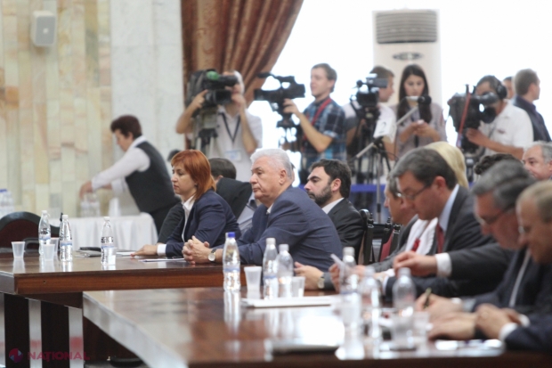 Potrivit lui Tkaciuk, decizia vine după ce „Uniunea Europeană s-a dezis de integrarea R. Moldova”.
