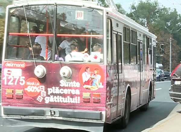 Fara publicitate in troleibuze. Primarul a emis a dispozitie prin care va interzice afisele atat in interiorul cat si pe exteriorul mijloacelor publice de transport.