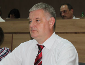  Андрей Сафонов сказал, что многое будет зависеть от того, кто и куда из конфликтующих сторон будет разворачивать вектор своего развития: Тирасполь - в сторону Евросоюза, или РМ - в сторону Таможенного союза. 