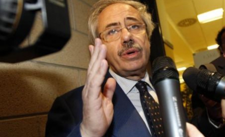 Raffaele Lombardo şi-a dat demisia pe 31 iulie şi a anunţat că alegerile regionale din Sicilia se vor desfăşura pe 28 şi 29 octombrie 2012