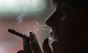 Mai puțini bolnavi cronici se adresează la medic, după ce a fost interzis fumatul în locurile publice. 