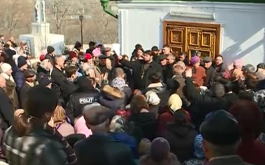 Местная администрация обратилась в полицию. Всего в селе Деренеу проживают 1300 человек. 