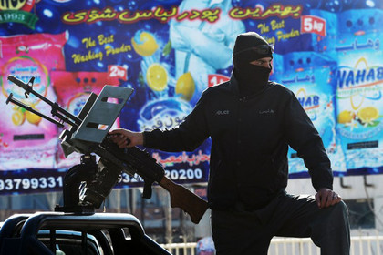 Взрывное устройство привел в действие террорист-смертник. Фото: SHAH MARAI / AFP