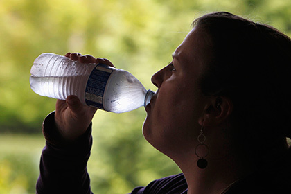 Исследователи считают полезными для здоровья периодические посты: или потребление максимум 500 килокалорий два-три раза в неделю.