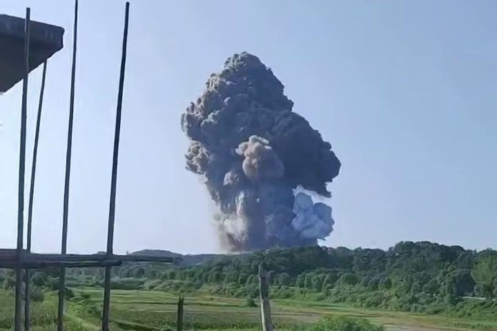 В Китае произошел взрыв на фабрике фейерверков, есть пострадавшие и пропавшие.