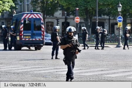 Atentat eșuat pe Champs-Elysees: 4 membri ai familiei atacatorului, în arest preventiv. Foto: agerpres.ro