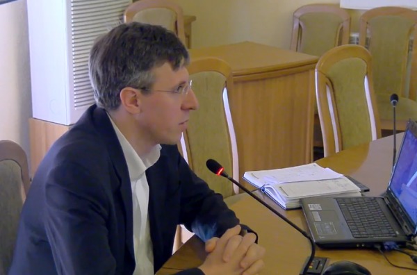 Дорин Киртоакэ, вместо того, чтобы заняться проблемами города, решил поговорить  на заседании примэрии о судьбах Европы и мира.