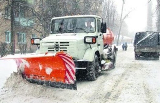 În noaptea de duminică spre luni cu polei pe drumurile ţării s-au luptat 84 de autospeciale, comunică agenţia Novosti-Moldova.