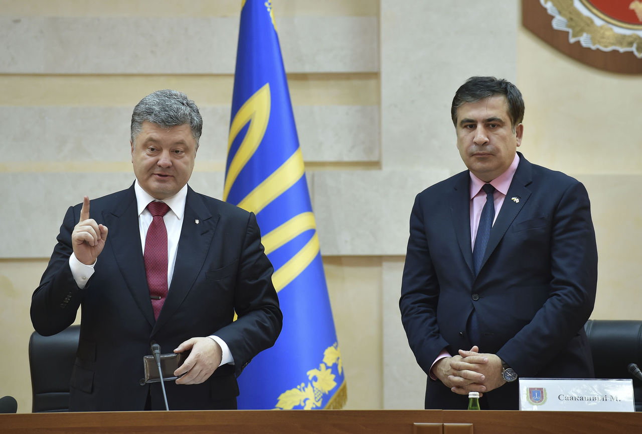 Порошенко объяснил, что в этом вопросе следует учитывать нормы действующего законодательства.