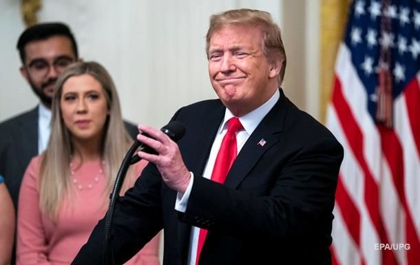 Трамп обвинил оппозиционную Демократическую партию США и ведущие СМИ страны в сговоре против себя.