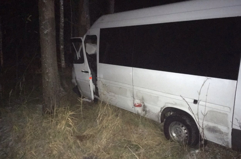 В результате дорожно-транспортного происшествия пострадали 13 человек, в том числе 12-летняя девочка.
