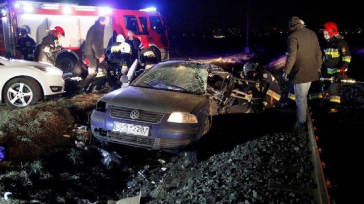 Accident terifiant: Automobil lovit de tren. 4 ucraineni au murit
