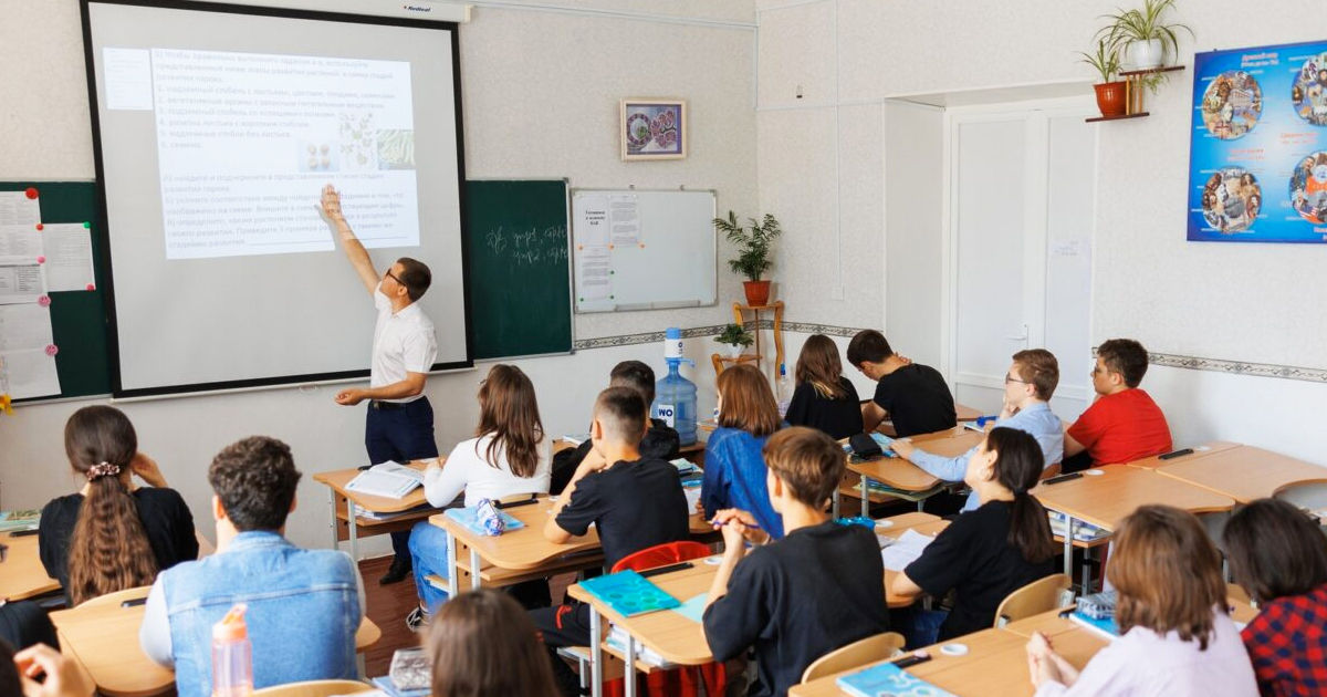 Transportul până la locul de muncă  va fi achitat pentru profesorii din școlile reorganizate.
