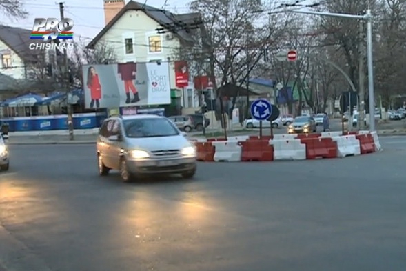 На данный момент круговое движение действует в тестовом режиме. Ранее круговые развязки были установлены и на других артериях.