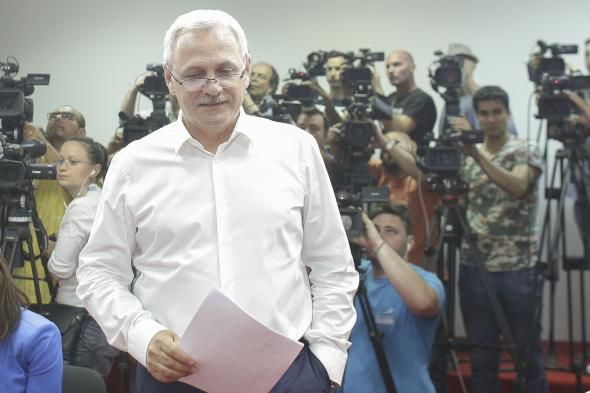Miercuri, 21 iunie 2017, este votată moțiunea de cenzură inițiată de PSD împotriva propriului Guvern.