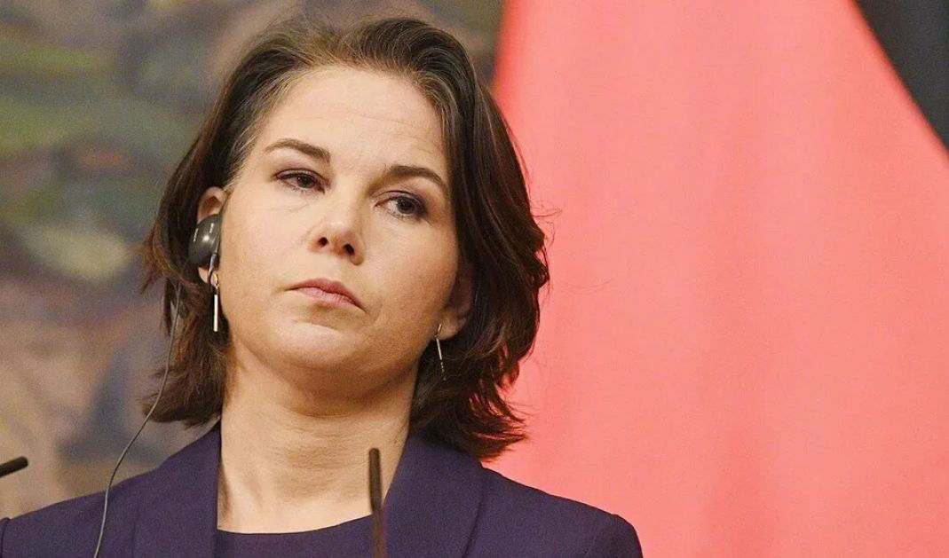 Бербок: Путин не хочет говорить, он хочет уничтожить Украину.