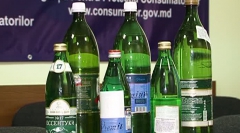 Apa minerală medicinală este vândută în magazinele din capitală, deşi acest lucru este interzis prin lege.