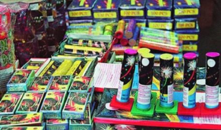 Nu cumpăraţi materiale pirotehnice de la comercianţi neautorizaţi. O spun specialiştii, care ne reamintesc că în fiecare an, de sărbători, zeci de oameni ajung la spital cu diferite răni din cauza acestora.
