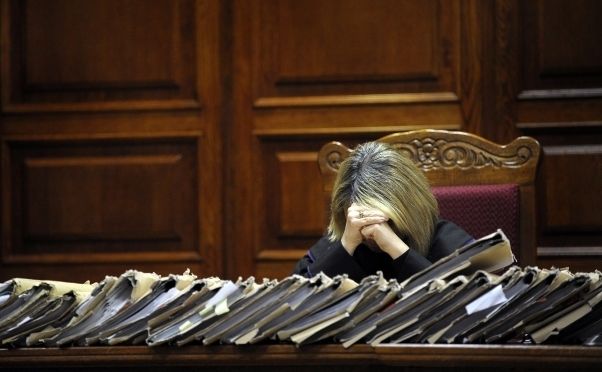 Unui judecător îi revin 4 și chiar 10 angajați care n-au nicio tangență cu justiția.