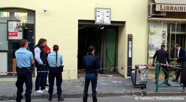 O sucursală a unei bănci de credit din Corsica, vizată de un atac cu explozibil. 