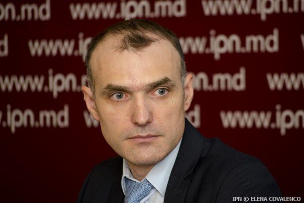 Директор Центра Контакт Сергей Нейковчен.
