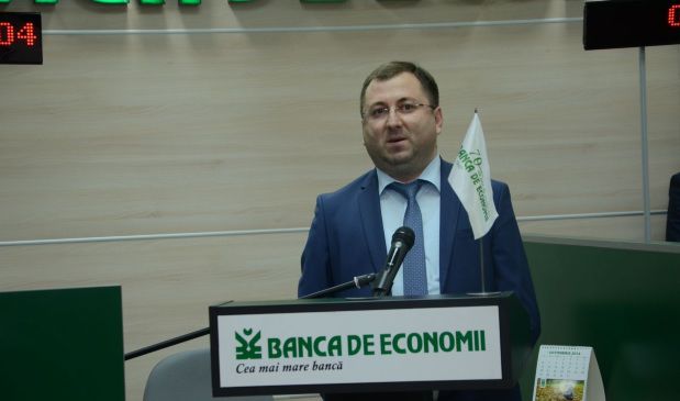 Potrivit serviciului de presă al Băncii de Economii, Viorel Bîrca a depus cererea de demisie din propria inițiativă.