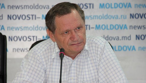 Известно, что участников митинга, среди которых были в основном госслужащие, свозили под угрозой увольнения.