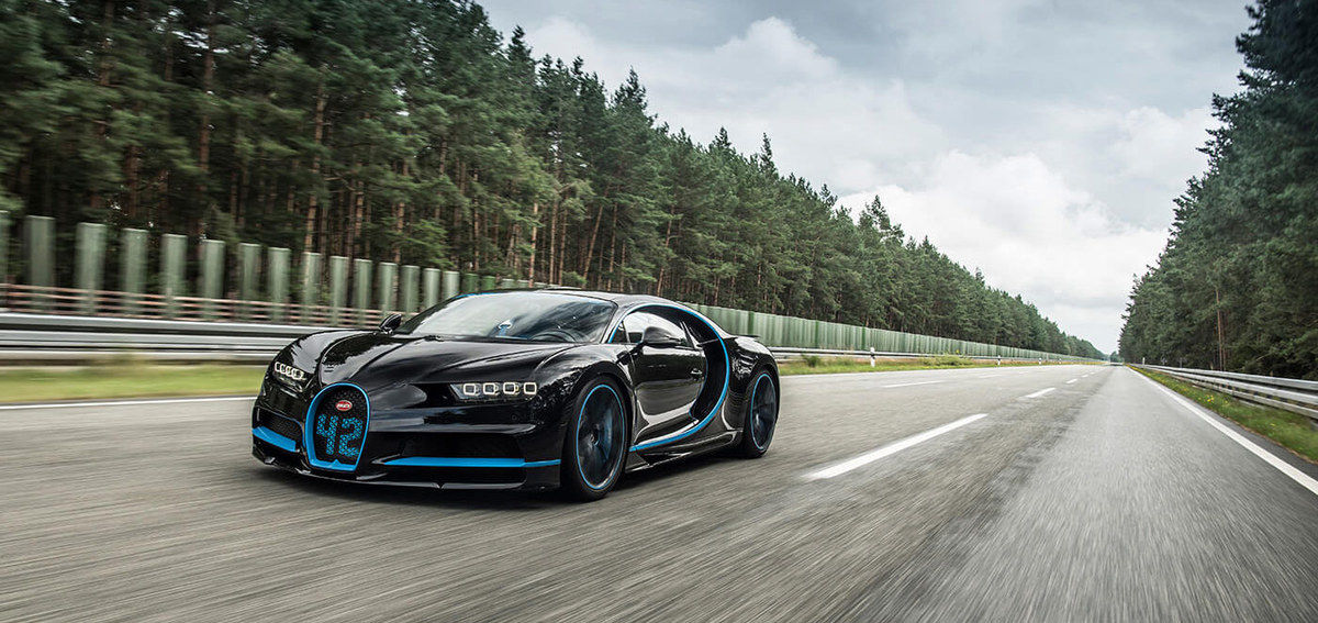 Bugatti устроила для клиентов гонку на скорость в 400 км/ч.