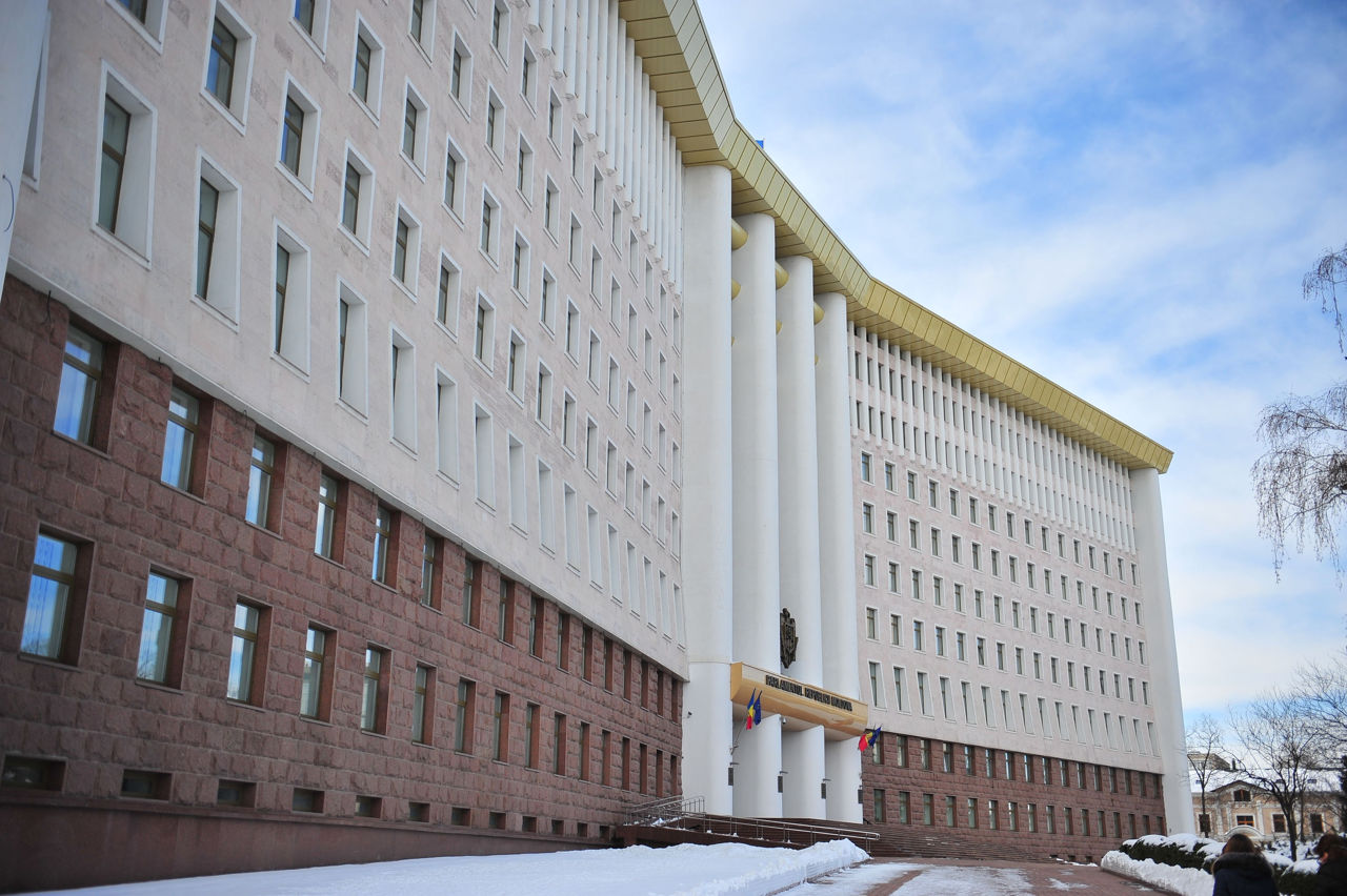 Парламент набирает сотрудников в Центр под руководством Ревенко. Коллаж Point.md.