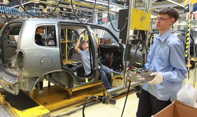 Avtovaz va concedia peste 8.000 de angajaţi în Rusia.