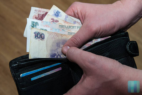 С 1 апреля 2016 года величина минимального размера оплаты труда (МРОТ) уменьшится на 2,44 руб.