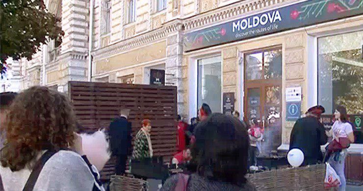 В День города иностранцы с трудом находили Центр информации для туристов.